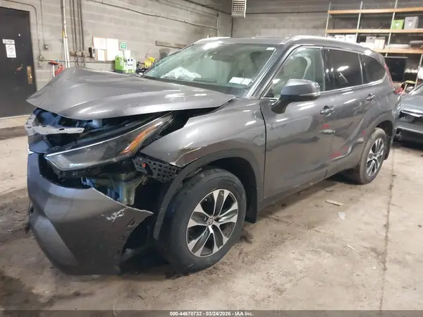 5TDGZRBH1MS101966 2021 TOYOTA HIGHLANDER - Image 2