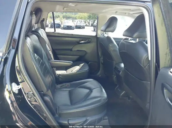 5TDGZRBH1MS102373 2021 TOYOTA HIGHLANDER - Image 8