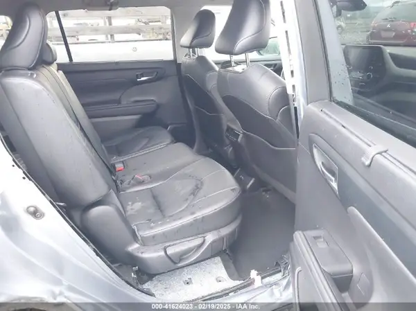 5TDGZRBH1MS121182 2021 TOYOTA HIGHLANDER - Image 8