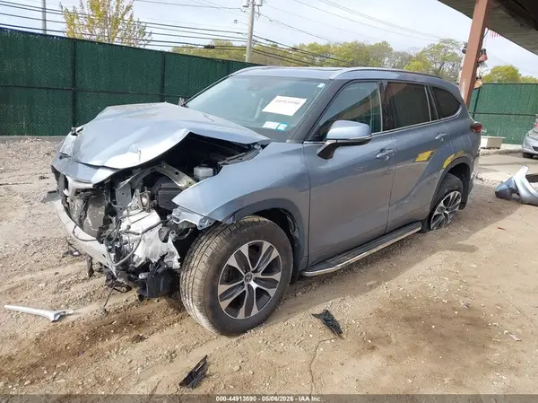 5TDGZRBH1MS127094 2021 TOYOTA HIGHLANDER - Image 2