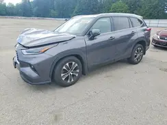 5TDGZRBH1MS130061 2021 TOYOTA HIGHLANDER
