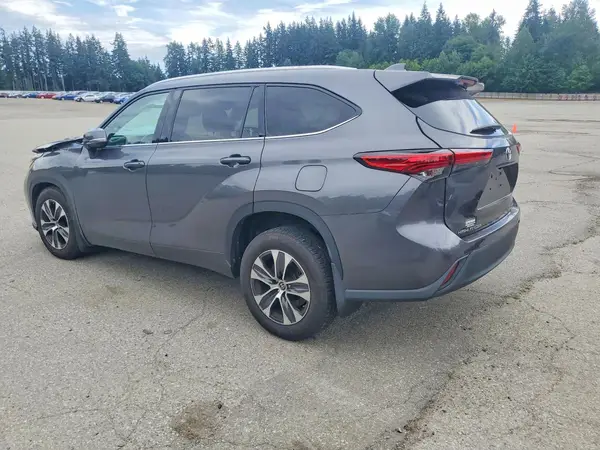 5TDGZRBH1MS130061 2021 TOYOTA HIGHLANDER - Image 2