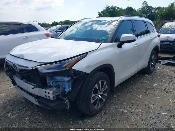 5TDGZRBH1MS133929 2021 TOYOTA HIGHLANDER - Image 2
