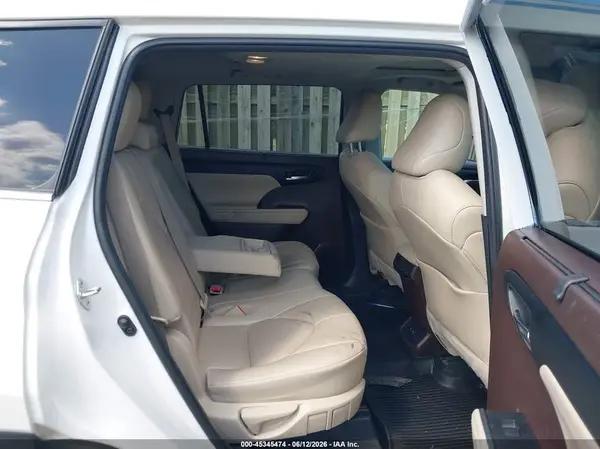 5TDGZRBH1MS133929 2021 TOYOTA HIGHLANDER - Image 8