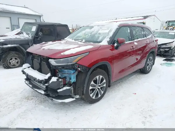 5TDGZRBH1MS144865 2021 TOYOTA HIGHLANDER - Image 2