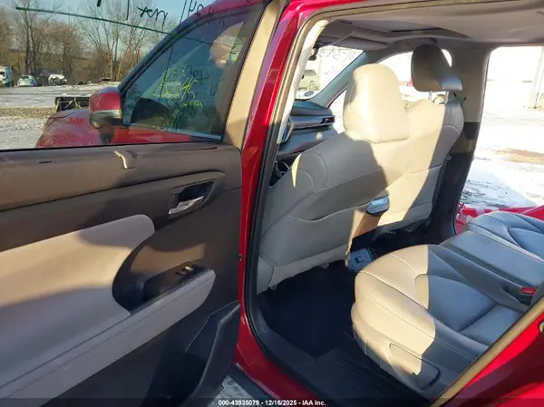 5TDGZRBH1MS144865 2021 TOYOTA HIGHLANDER - Image 8