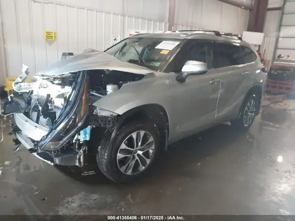 5TDGZRBH1MS150083 2021 TOYOTA HIGHLANDER - Image 2
