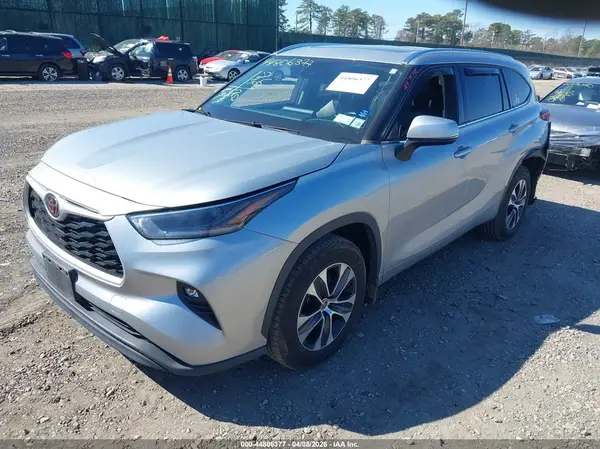 5TDGZRBH1MS151279 2021 TOYOTA HIGHLANDER - Image 2