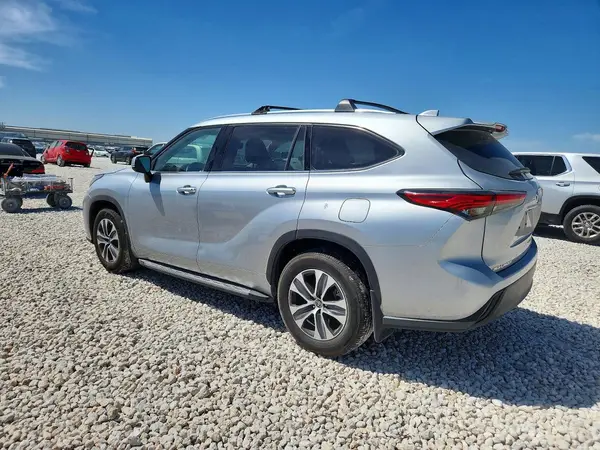 5TDGZRBH1MS152514 2021 TOYOTA HIGHLANDER - Image 2