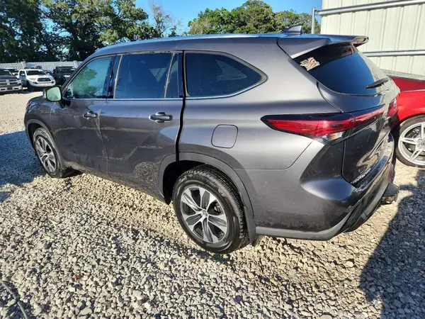 5TDGZRBH1MS155669 2021 TOYOTA HIGHLANDER - Image 2