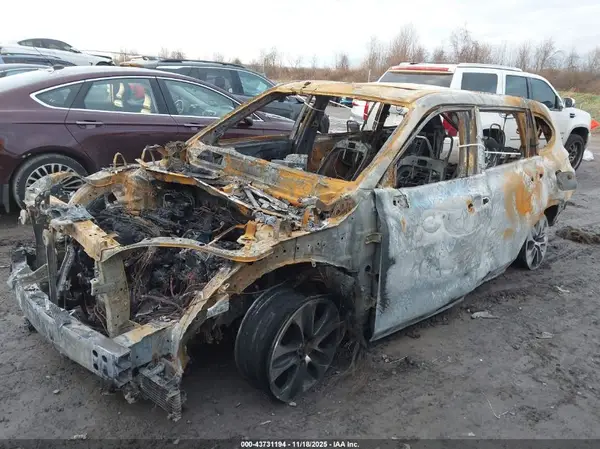 5TDGZRBH1MS160984 2021 TOYOTA HIGHLANDER - Image 2