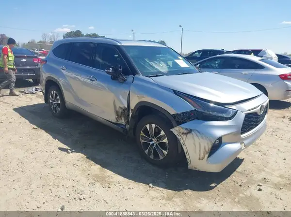 5TDGZRBH1MS526460 2021 TOYOTA HIGHLANDER - Image 1