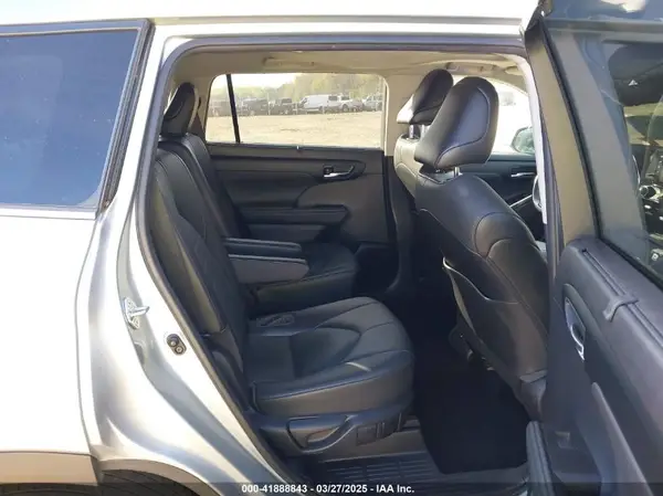 5TDGZRBH1MS526460 2021 TOYOTA HIGHLANDER - Image 8