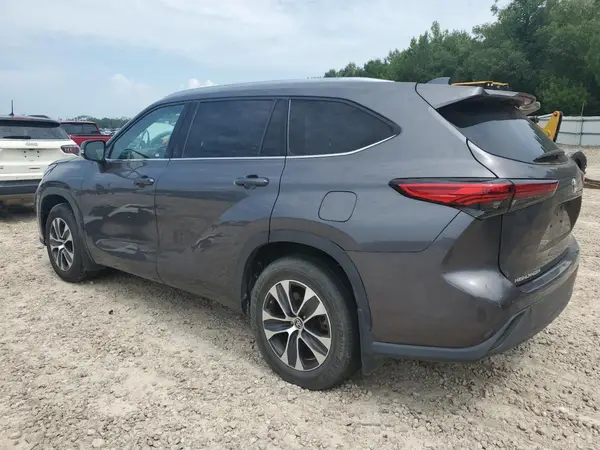 5TDGZRBH1MS529701 2021 TOYOTA HIGHLANDER - Image 2