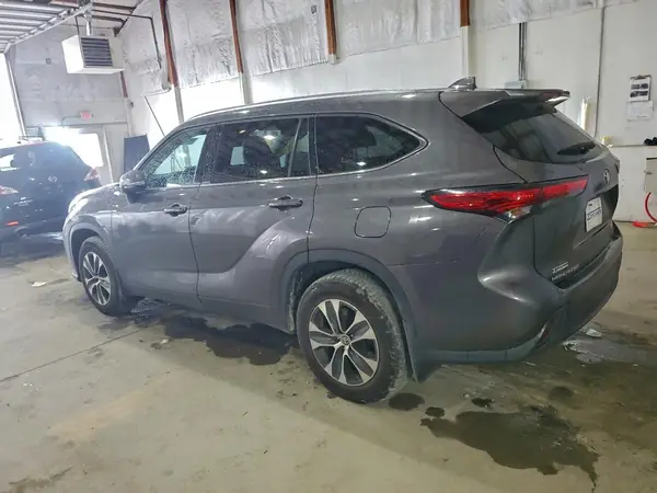 5TDGZRBH1MS538477 2021 TOYOTA HIGHLANDER - Image 2