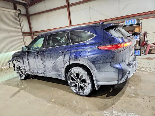 5TDGZRBH1MS542495 2021 TOYOTA HIGHLANDER - Image 2