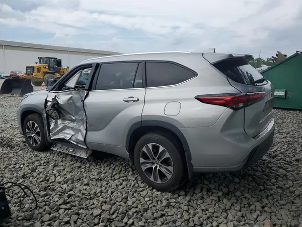 5TDGZRBH1MS543596 2021 TOYOTA HIGHLANDER - Image 2