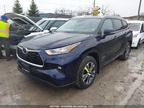 5TDGZRBH1MS543954 2021 TOYOTA HIGHLANDER - Image 2