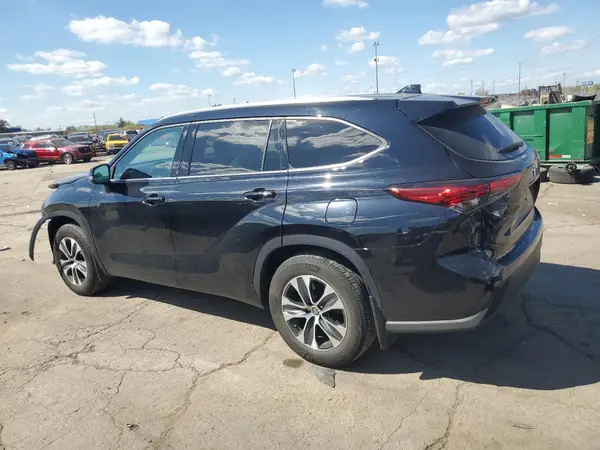 5TDGZRBH1MS551245 2021 TOYOTA HIGHLANDER - Image 2