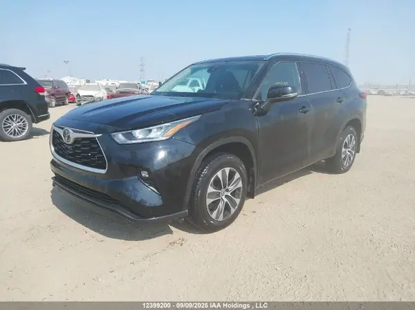 5TDGZRBH1MS552914 2021 TOYOTA HIGHLANDER - Image 2