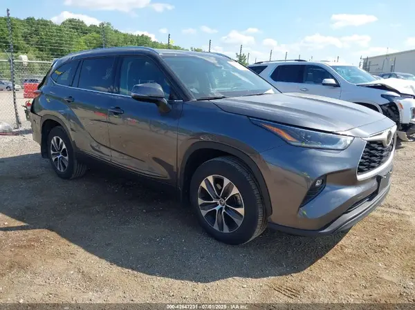 5TDGZRBH1MS558051 2021 TOYOTA HIGHLANDER - Image 1
