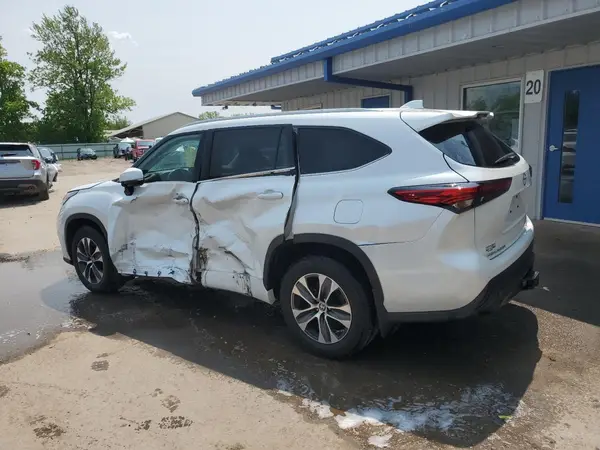 5TDGZRBH1NS164177 2022 TOYOTA HIGHLANDER - Image 2
