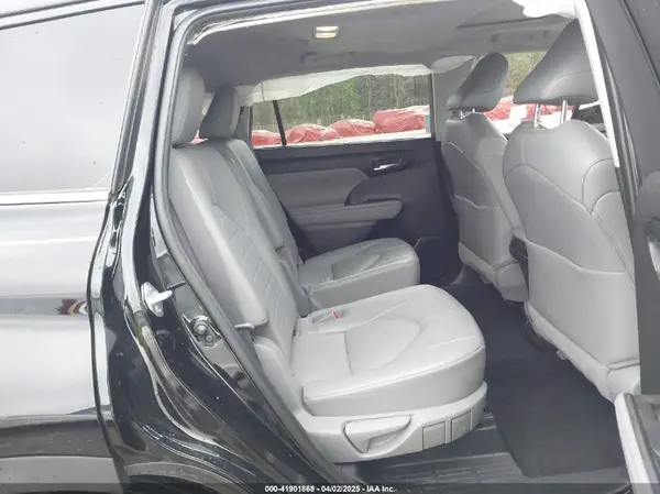 5TDGZRBH1NS164292 2022 TOYOTA HIGHLANDER - Image 8