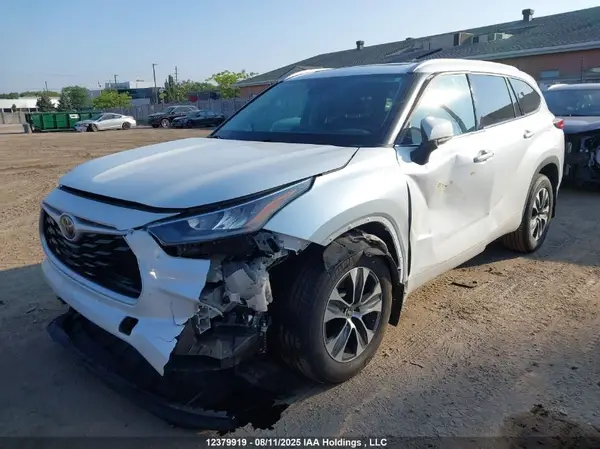 5TDGZRBH1NS166270 2022 TOYOTA HIGHLANDER - Image 2