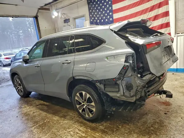 5TDGZRBH1NS167001 2022 TOYOTA HIGHLANDER - Image 2