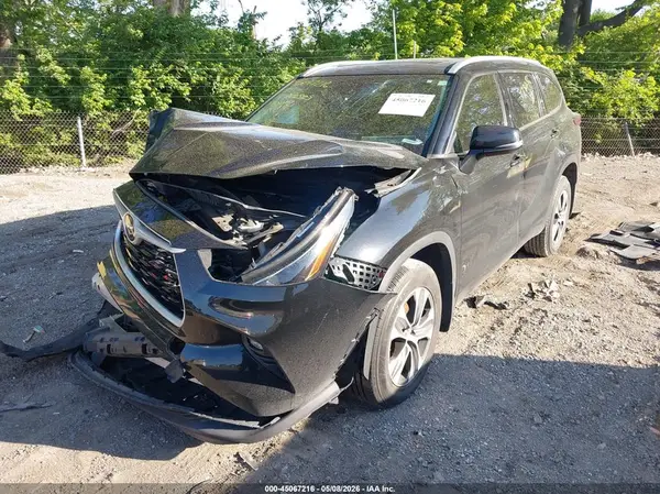 5TDGZRBH1NS178256 2022 TOYOTA HIGHLANDER - Image 2