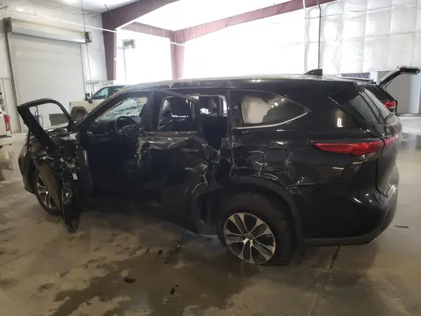 5TDGZRBH1NS179729 2022 TOYOTA HIGHLANDER - Image 2