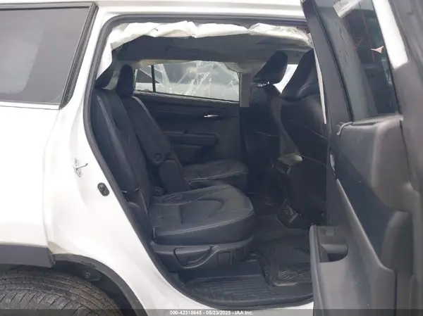 5TDGZRBH1NS205858 2022 TOYOTA HIGHLANDER - Image 8