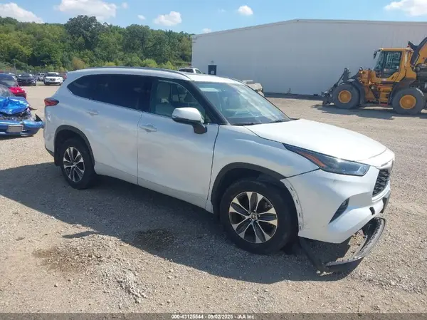 5TDGZRBH1NS224099 2022 TOYOTA HIGHLANDER - Image 1
