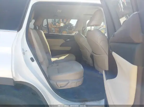 5TDGZRBH1NS224099 2022 TOYOTA HIGHLANDER - Image 8