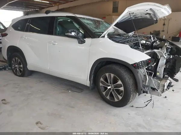 5TDGZRBH1NS234972 2022 TOYOTA HIGHLANDER - Image 1
