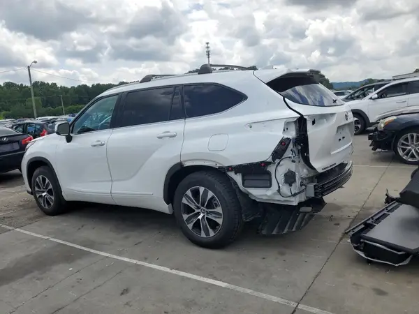 5TDGZRBH1NS242389 2022 TOYOTA HIGHLANDER - Image 2