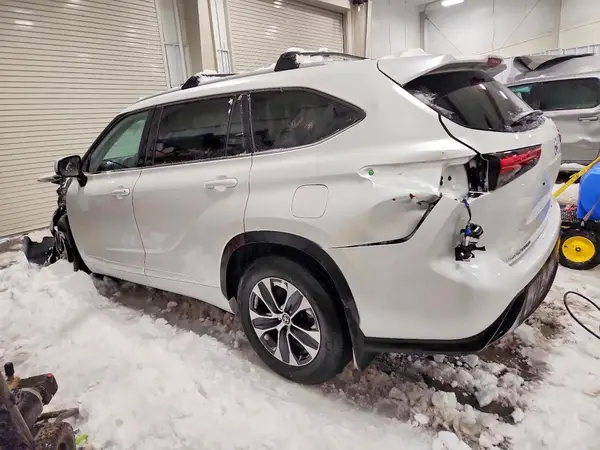 5TDGZRBH1NS248872 2022 TOYOTA HIGHLANDER - Image 2