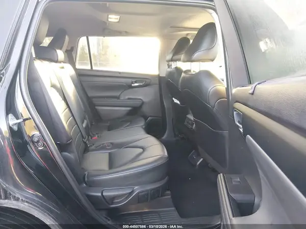 5TDGZRBH1NS251075 2022 TOYOTA HIGHLANDER - Image 8