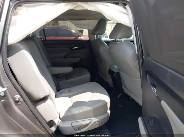 5TDGZRBH1NS257653 2022 TOYOTA HIGHLANDER - Image 8