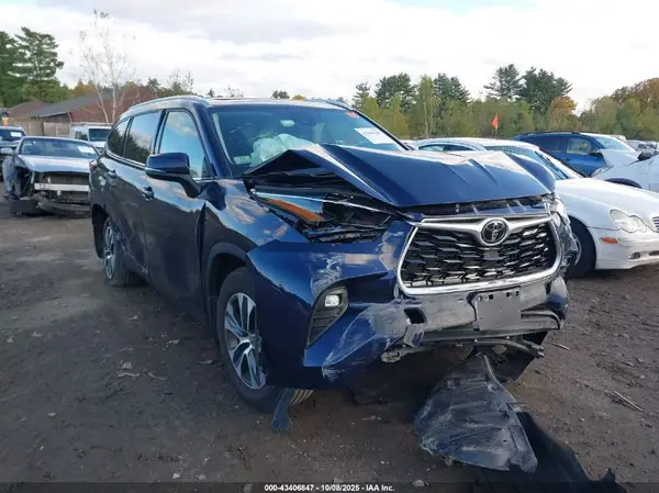 5TDGZRBH1NS561940 2022 TOYOTA HIGHLANDER - Image 1