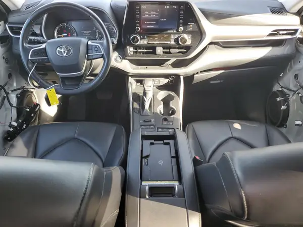 5TDGZRBH1NS563588 2022 TOYOTA HIGHLANDER - Image 8