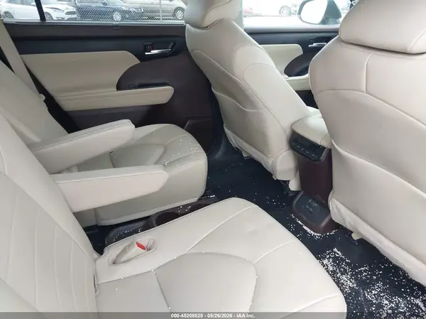 5TDGZRBH1NS567785 2022 TOYOTA HIGHLANDER - Image 8