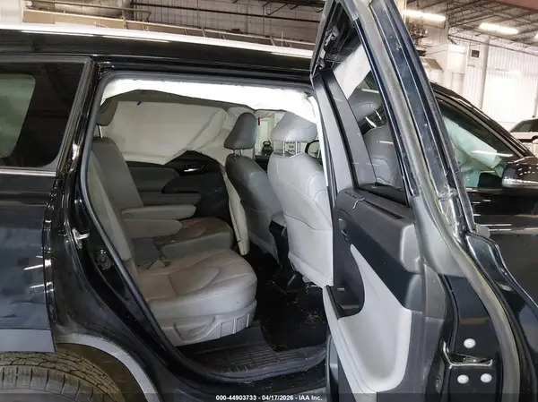 5TDGZRBH1NS570248 2022 TOYOTA HIGHLANDER - Image 8