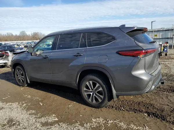 5TDGZRBH1NS571920 2022 TOYOTA HIGHLANDER - Image 2