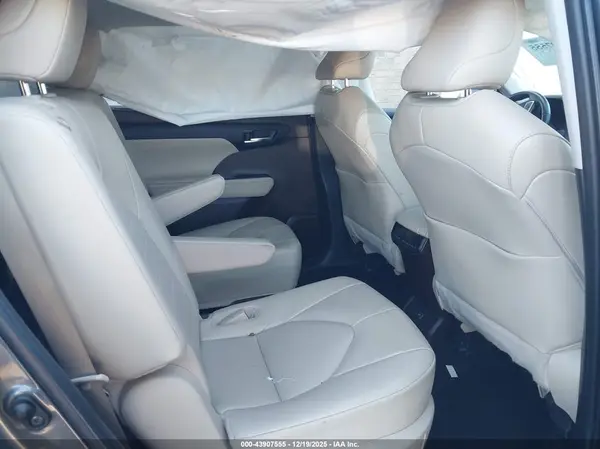5TDGZRBH1NS580536 2022 TOYOTA HIGHLANDER - Image 8