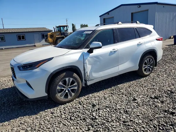 5TDGZRBH1NS581055 2022 TOYOTA HIGHLANDER - Image 1