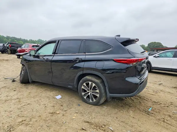 5TDGZRBH1NS585283 2022 TOYOTA HIGHLANDER - Image 2