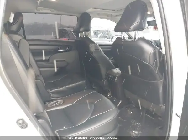 5TDGZRBH1NS586725 2022 TOYOTA HIGHLANDER - Image 8