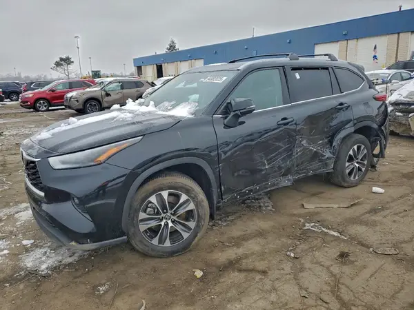 5TDGZRBH1NS589351 2022 TOYOTA HIGHLANDER - Image 1