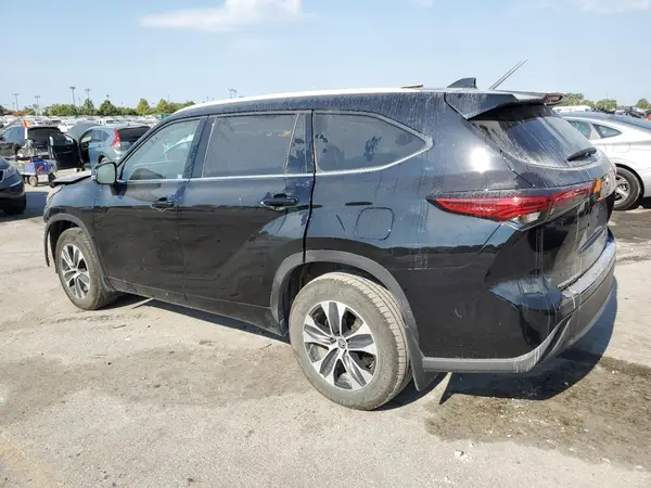 5TDGZRBH1NS593268 2022 TOYOTA HIGHLANDER - Image 2